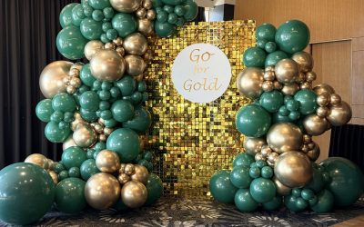 Dazzling Gold Shimmer Wall & Emerald Balloon Styling